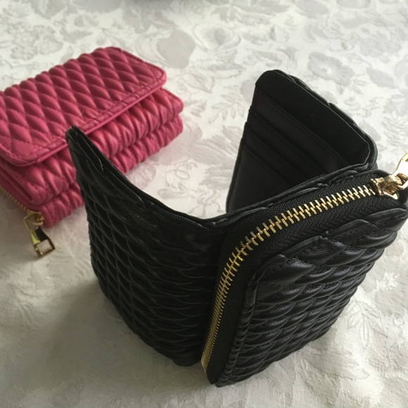 Black multi-use wallet made in Italy.  Padded basketweave pattern. - Picture 4 of 5